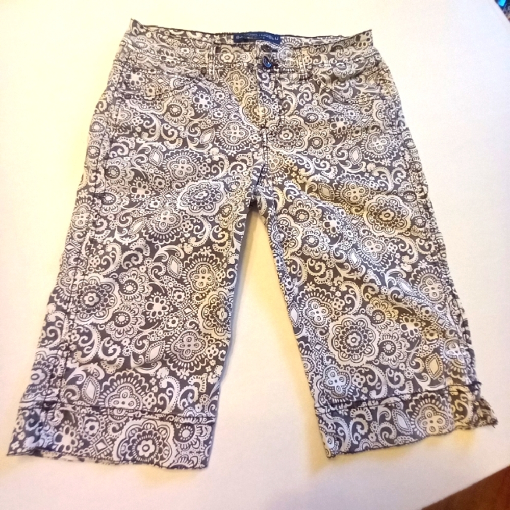 New. BANDOLINOBLU hemmed Shorts  4 P.